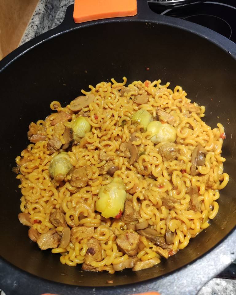 Fideuá de carne y verduras Fideuá de carne y verduras