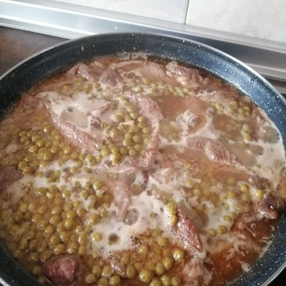 Ternera con guisantes 