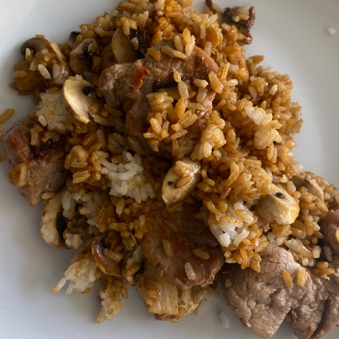 Arroz con solomillo champiñones y soja Arroz con solomillo champiñones y soja