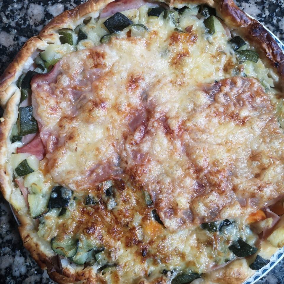 Quiché de calabacín, jamón y queso