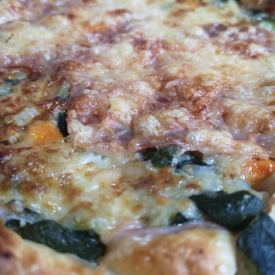 Quiché de calabacín, jamón y queso
