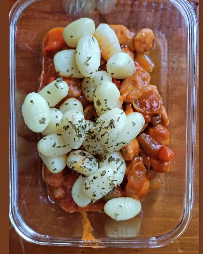 Ñoquis con pisto de verduras y longanizas de pollo Ñoquis con pisto de verduras y longanizas de pollo