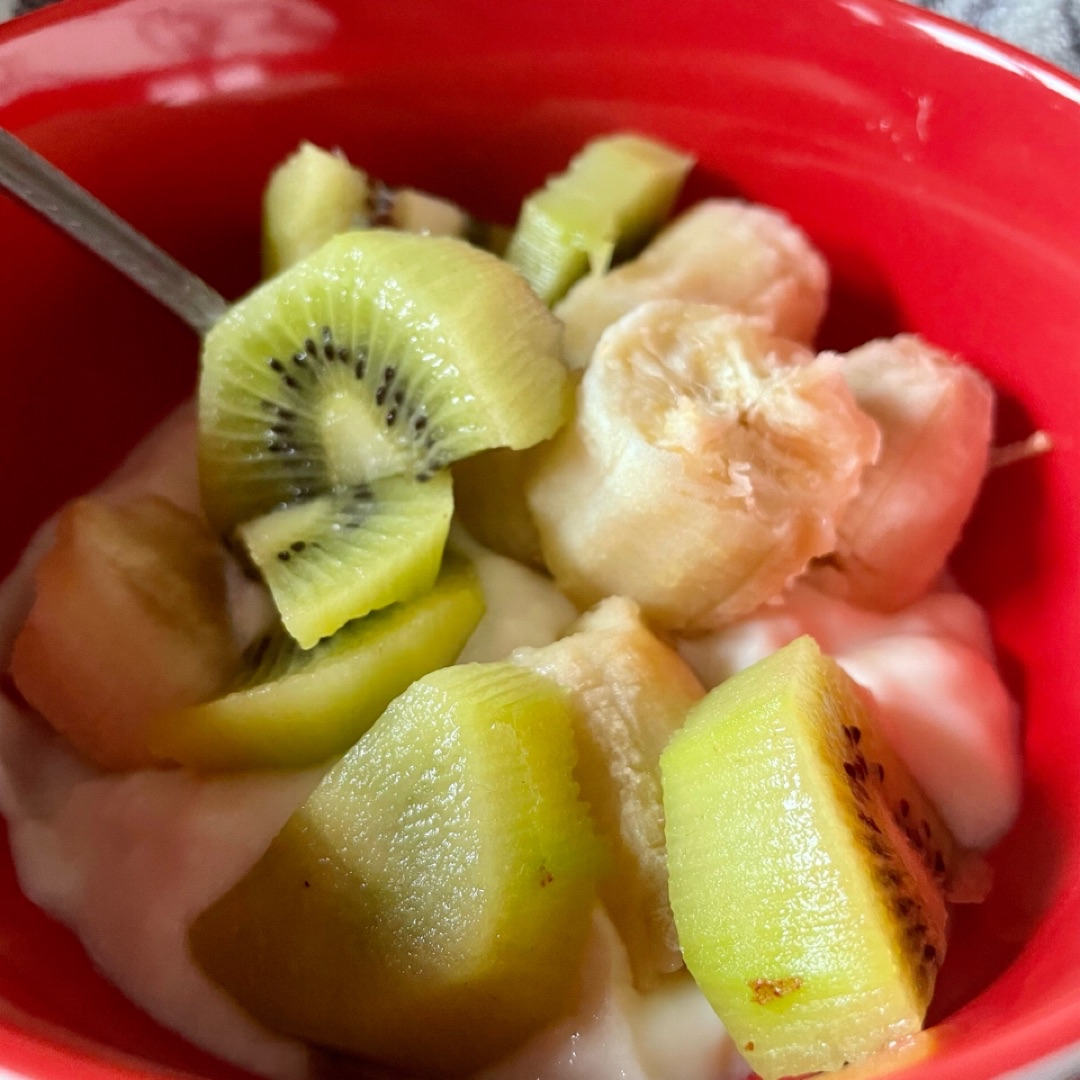 Yogurt de soja con plátano y kiwi Yogurt de soja con plátano y kiwi