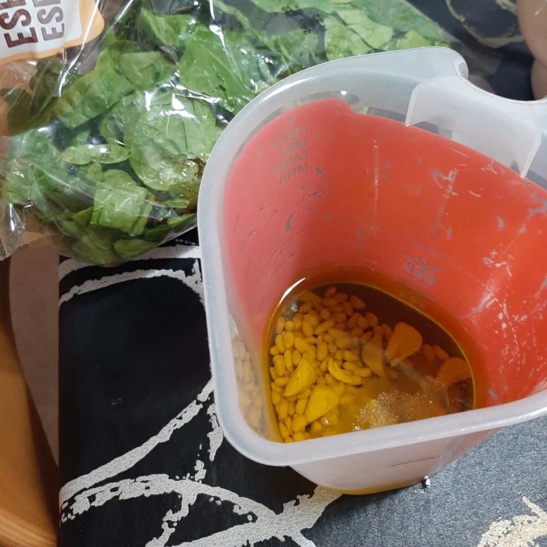 Espaguetis de calabackn con salsa pesto Paso 2