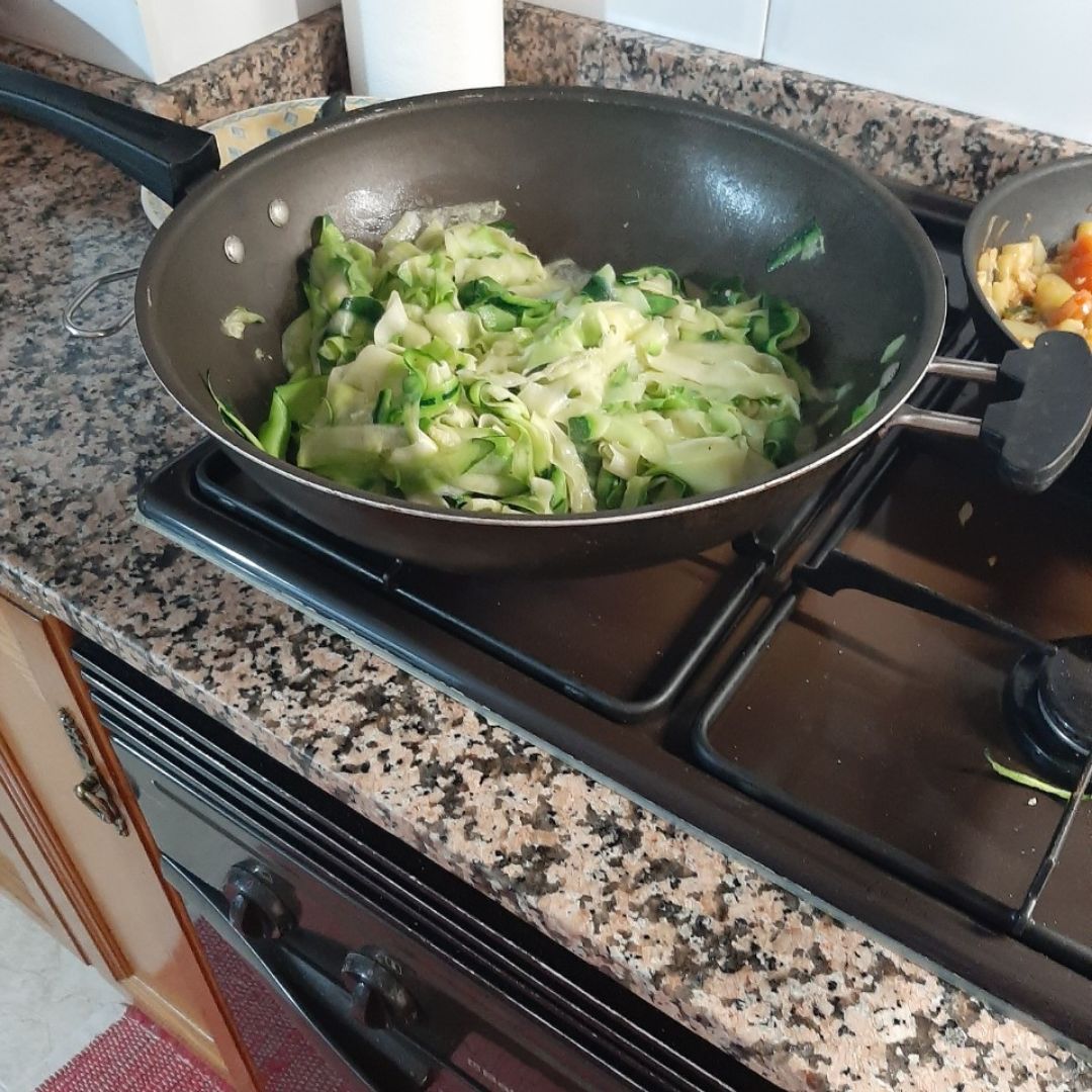 Espaguetis de calabackn con salsa pesto Paso 4