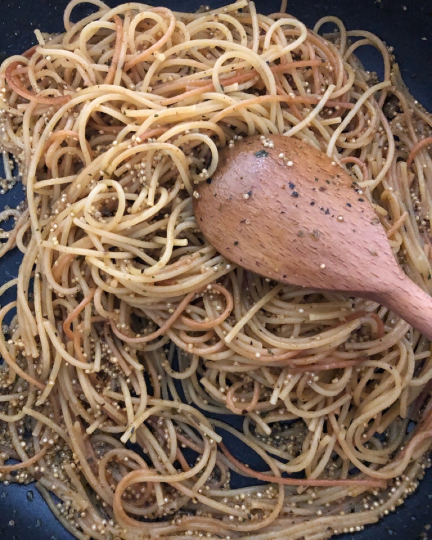 Pasta de garbanzos y lentejas con quinoa sazonados con especias varias 👩🏼‍🍳🧀🫑🤤 Paso 1