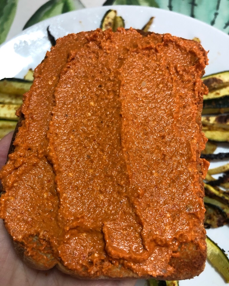 Dip de pimientos del piquillo y nueces 