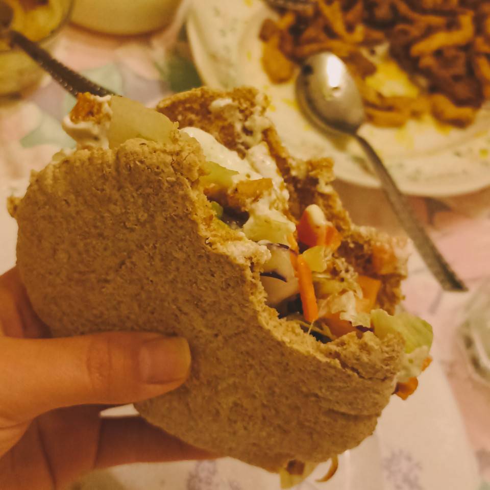 Relleno especiado para bocadillos, tortitas o pan de pita. Relleno especiado para bocadillos, tortitas o pan de pita.