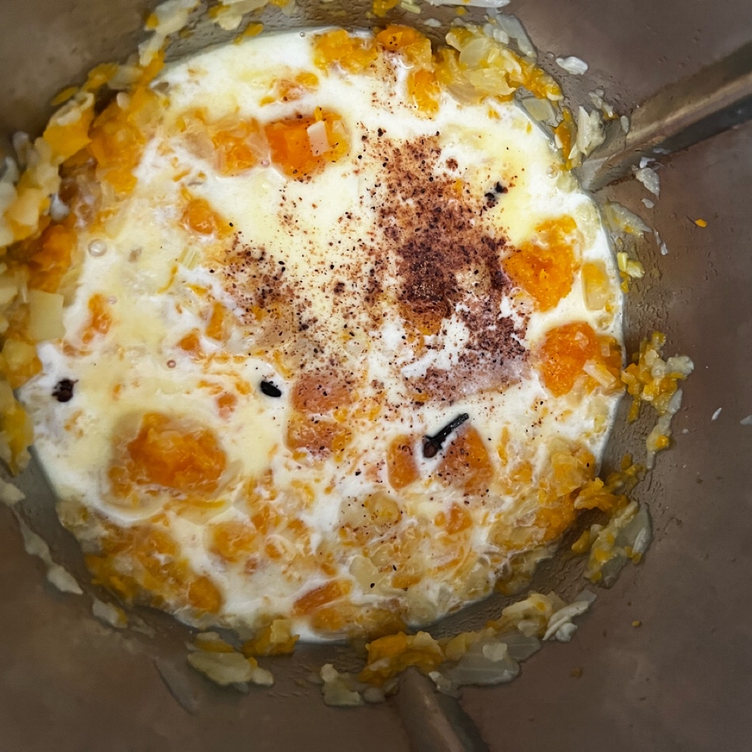 Gratinado de pasta al huevo, salsa de calabaza y dos quesos Paso 2 Gratinado de pasta al huevo, salsa de calabaza y dos quesos Paso 2