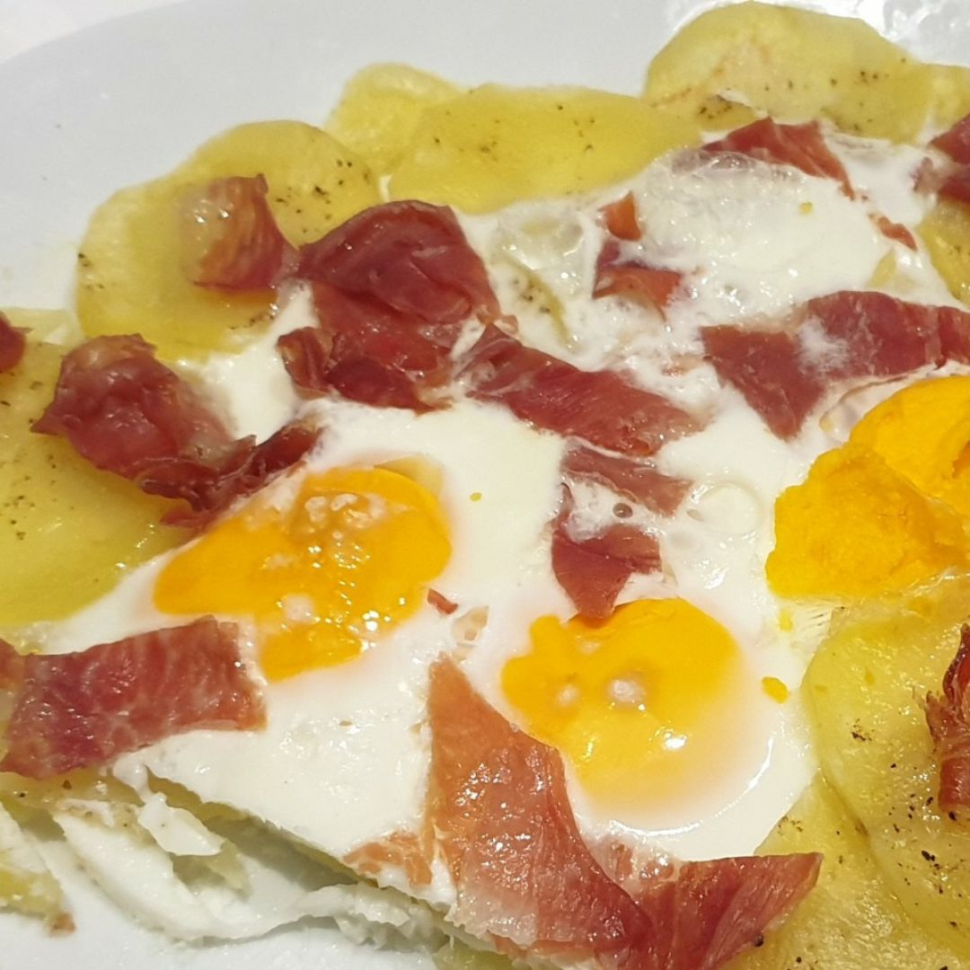 Patata con huevo y jamón al microondas Patata con huevo y jamón al microondas