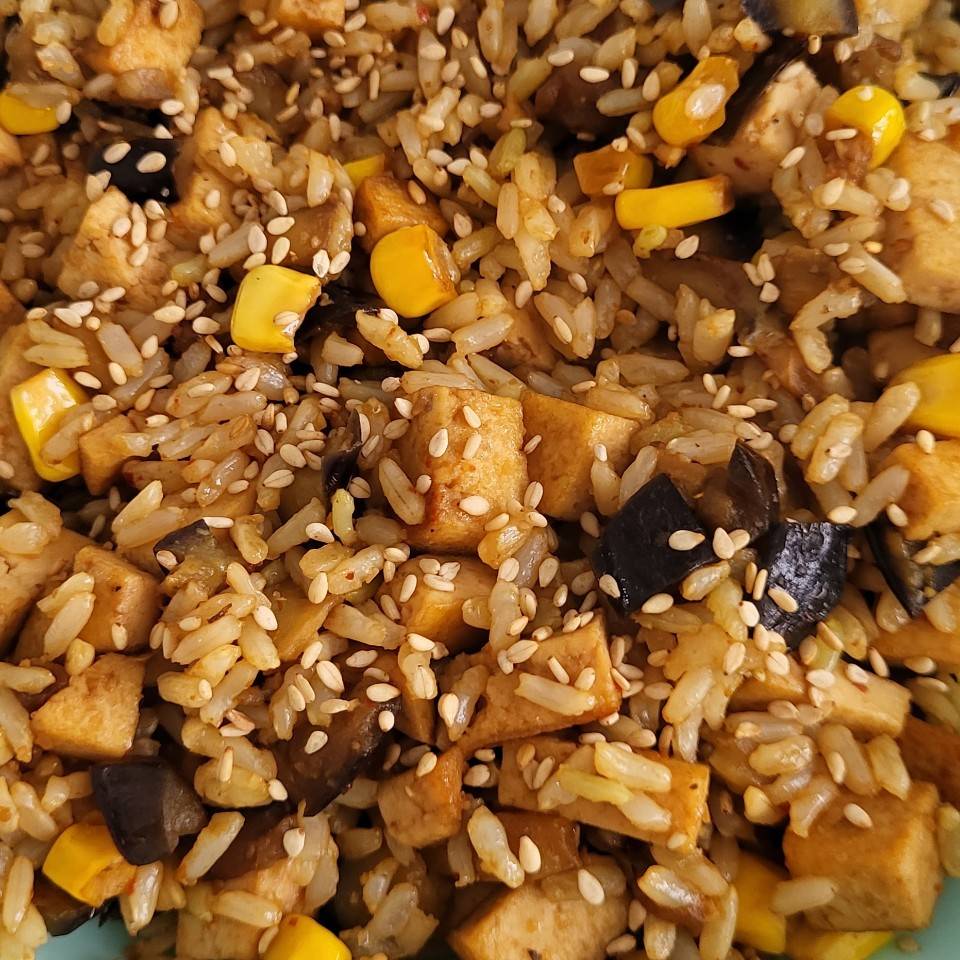 Salteado de arroz con tofu Salteado de arroz con tofu