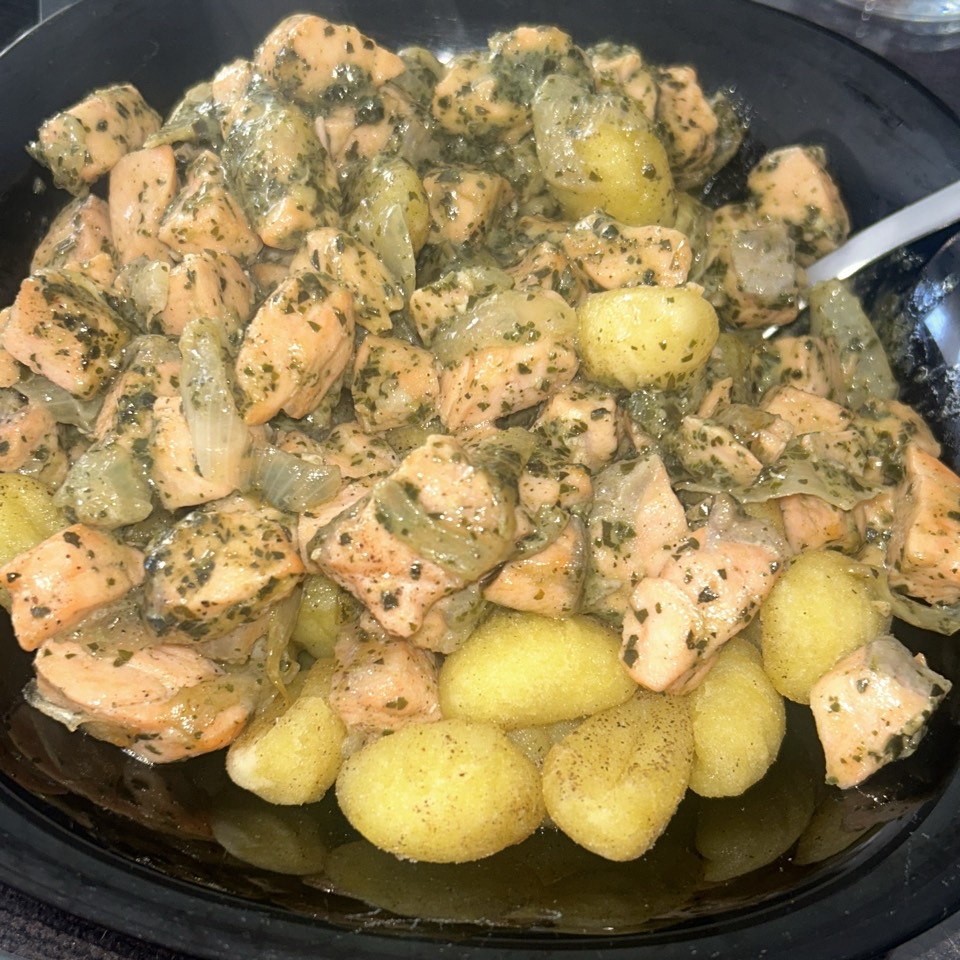 Ñokis con salmon y pesto Ñokis con salmon y pesto