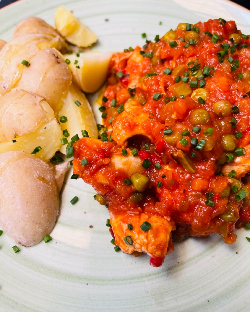 Pollo con verduras y tomate Pollo con verduras y tomate