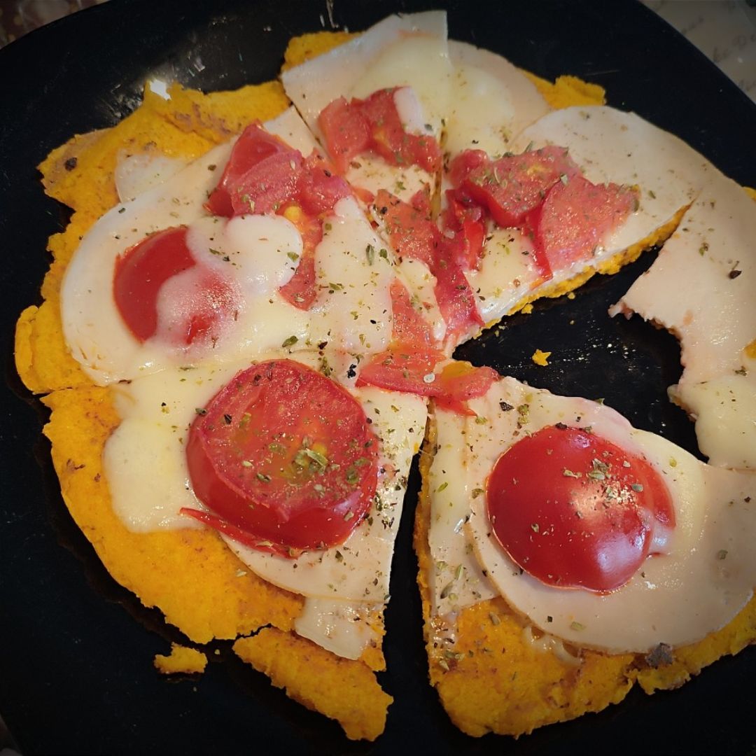 Pizza con base de zanahoria en sartén Paso 5 Pizza con base de zanahoria en sartén Paso 5