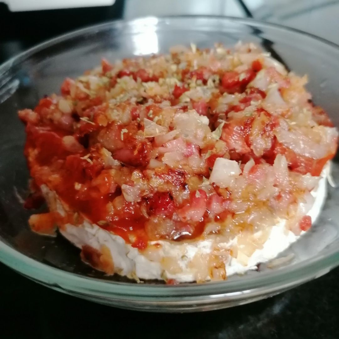 Mini pizza de queso camembert, sin harinas... Buenísima! Mini pizza de queso camembert, sin harinas... Buenísima!