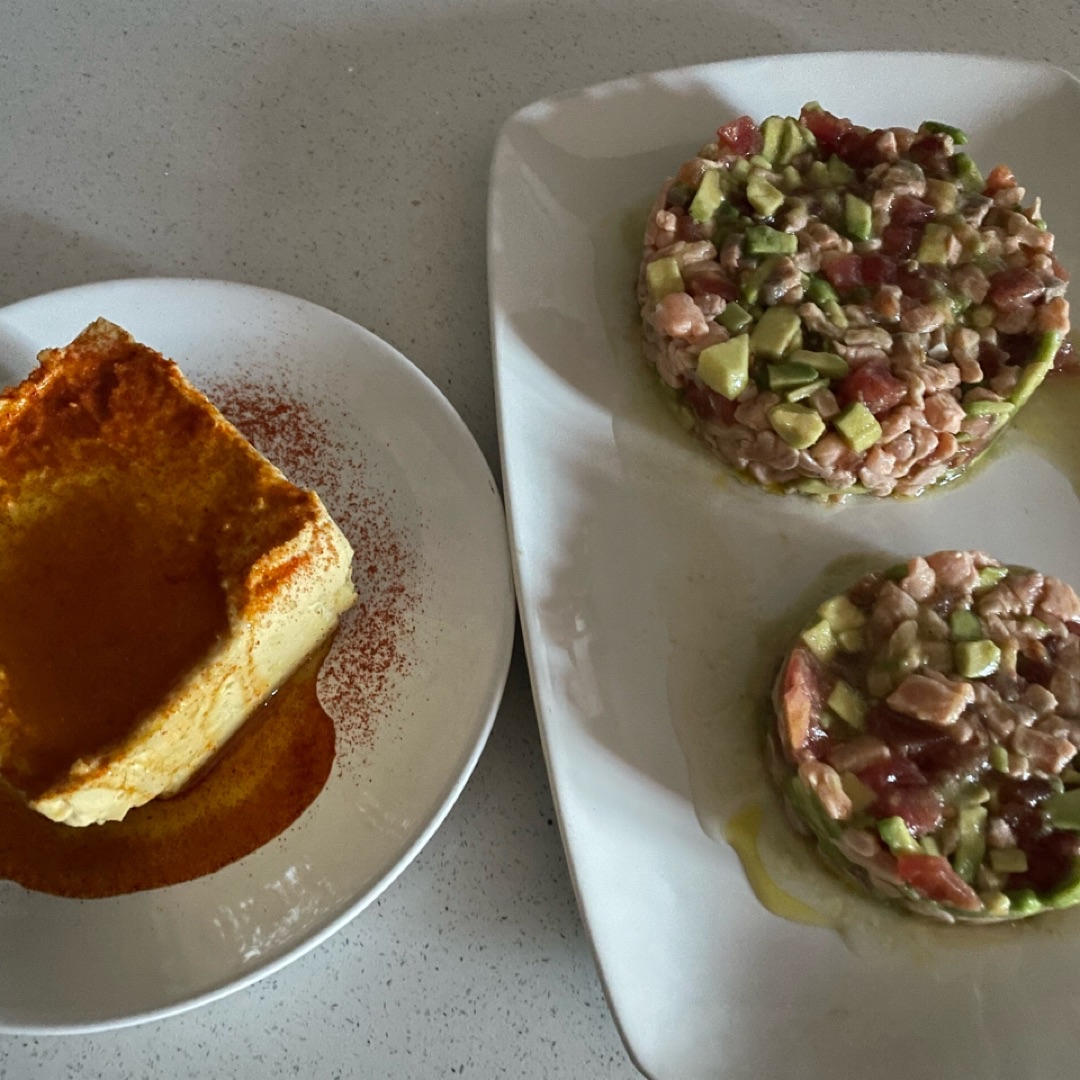 Hummus y tratar de salmón Hummus y tratar de salmón