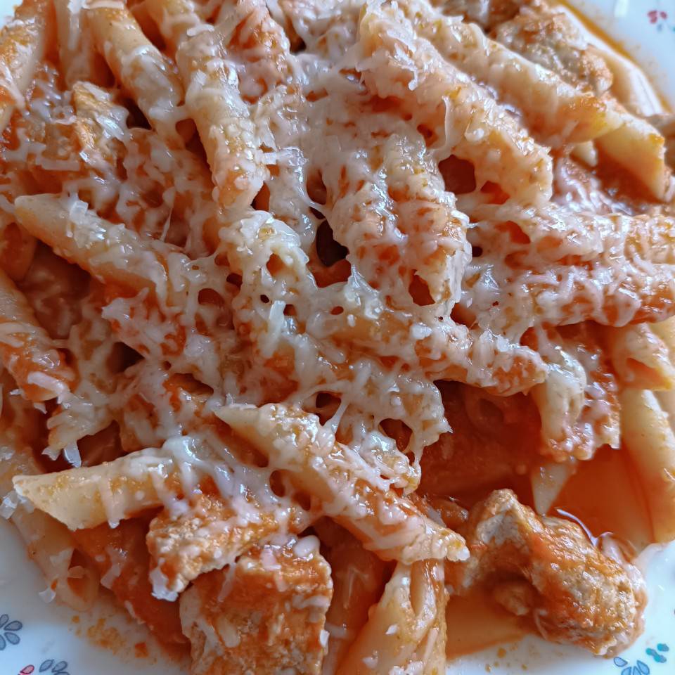 Macarrones con carne en salsa de tomate Macarrones con carne en salsa de tomate