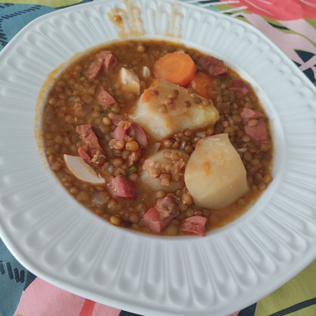 Lentejas con jamón y chorizo Lentejas con jamón y chorizo