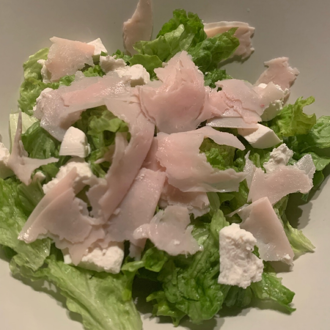 Ensalada con queso de cabra y pechuga de pavo Ensalada con queso de cabra y pechuga de pavo
