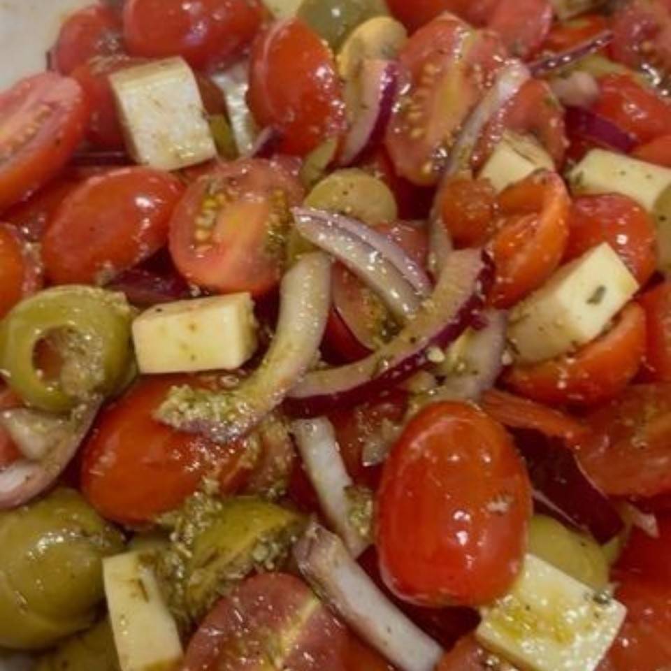 Ensalada de tomate, aceitunas y caballa Ensalada de tomate, aceitunas y caballa