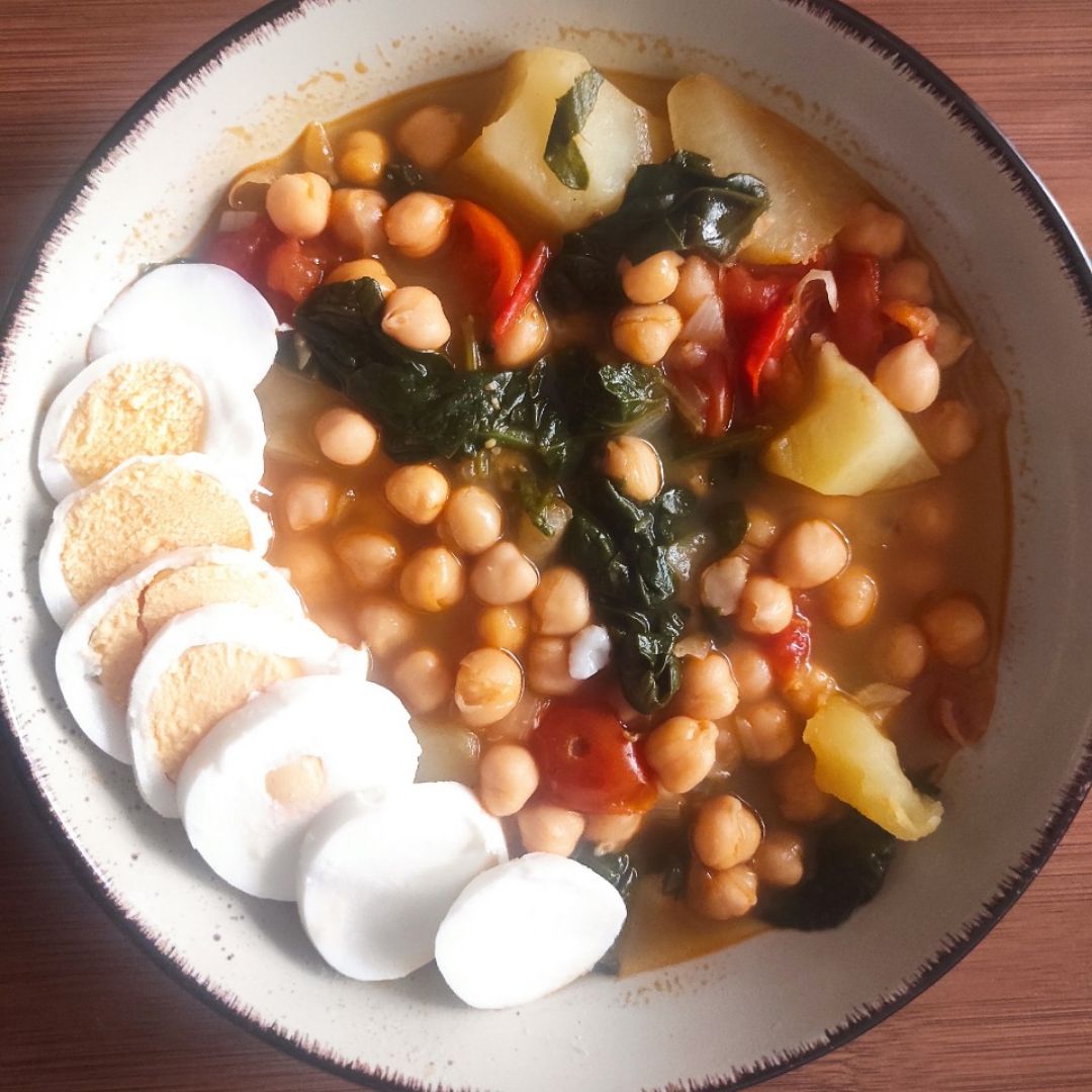 Potaje de garbanzos con espinacas Potaje de garbanzos con espinacas
