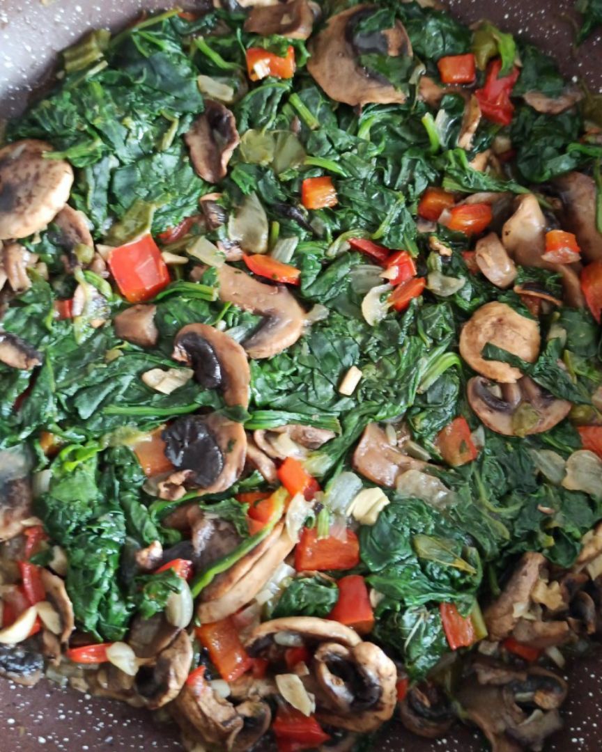 Espinacas con verduras salteadas Espinacas con verduras salteadas