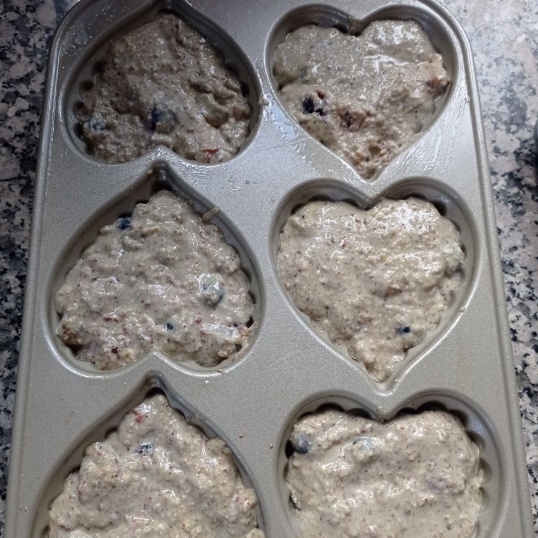 Muffins 🧁 con arándanos 🫐 pera🍐y queso 🧀 Stracciatella Paso 4 Muffins 🧁 con arándanos 🫐 pera🍐y queso 🧀 Stracciatella Paso 4