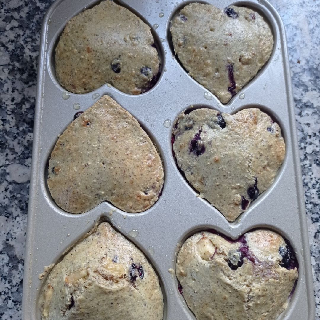 Muffins 🧁 con arándanos 🫐 pera🍐y queso 🧀 Stracciatella Paso 4 Muffins 🧁 con arándanos 🫐 pera🍐y queso 🧀 Stracciatella Paso 4