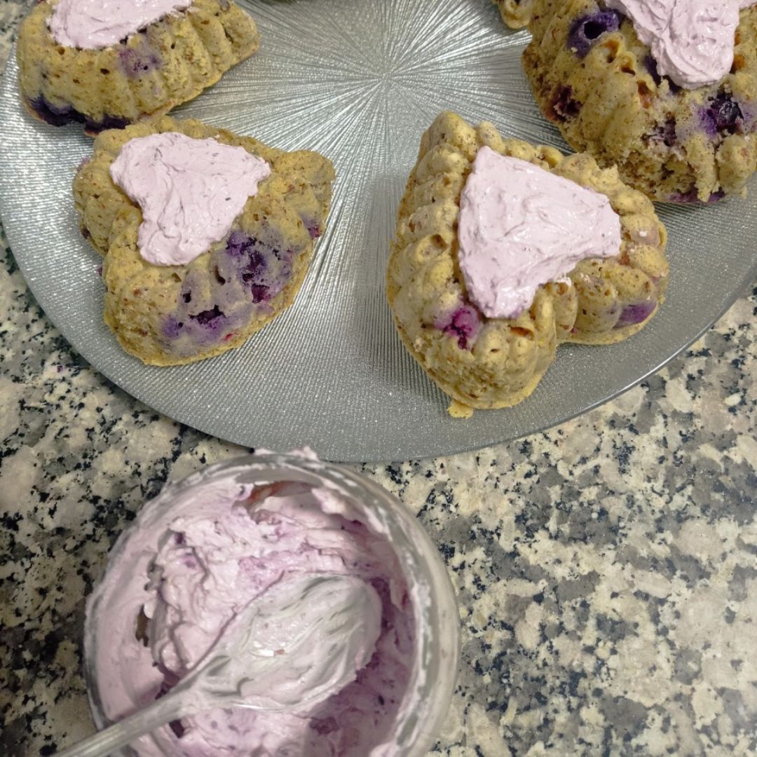 Muffins 🧁 con arándanos 🫐 pera🍐y queso 🧀 Stracciatella Paso 5 Muffins 🧁 con arándanos 🫐 pera🍐y queso 🧀 Stracciatella Paso 5