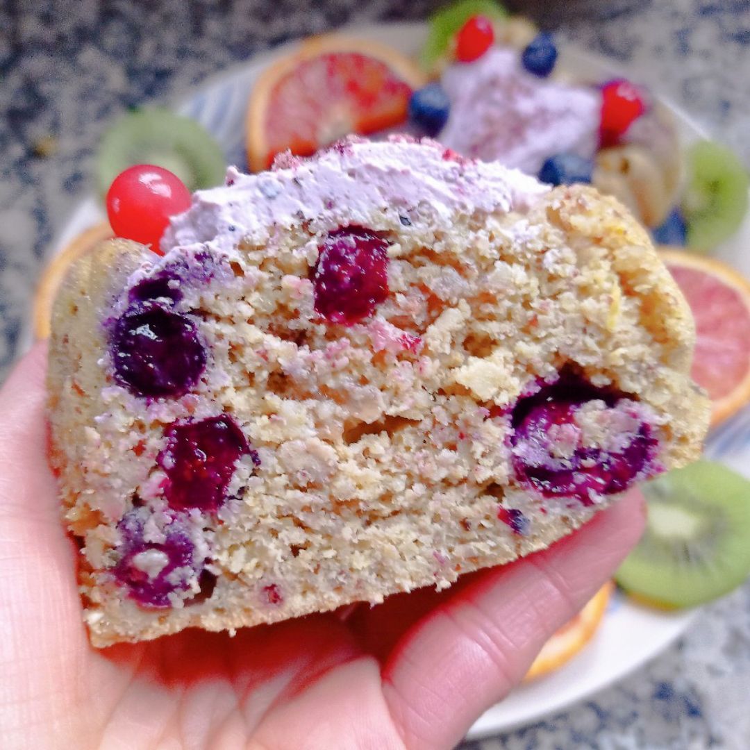 Muffins 🧁 con arándanos 🫐 pera🍐y queso 🧀 Stracciatella Paso 7 Muffins 🧁 con arándanos 🫐 pera🍐y queso 🧀 Stracciatella Paso 7