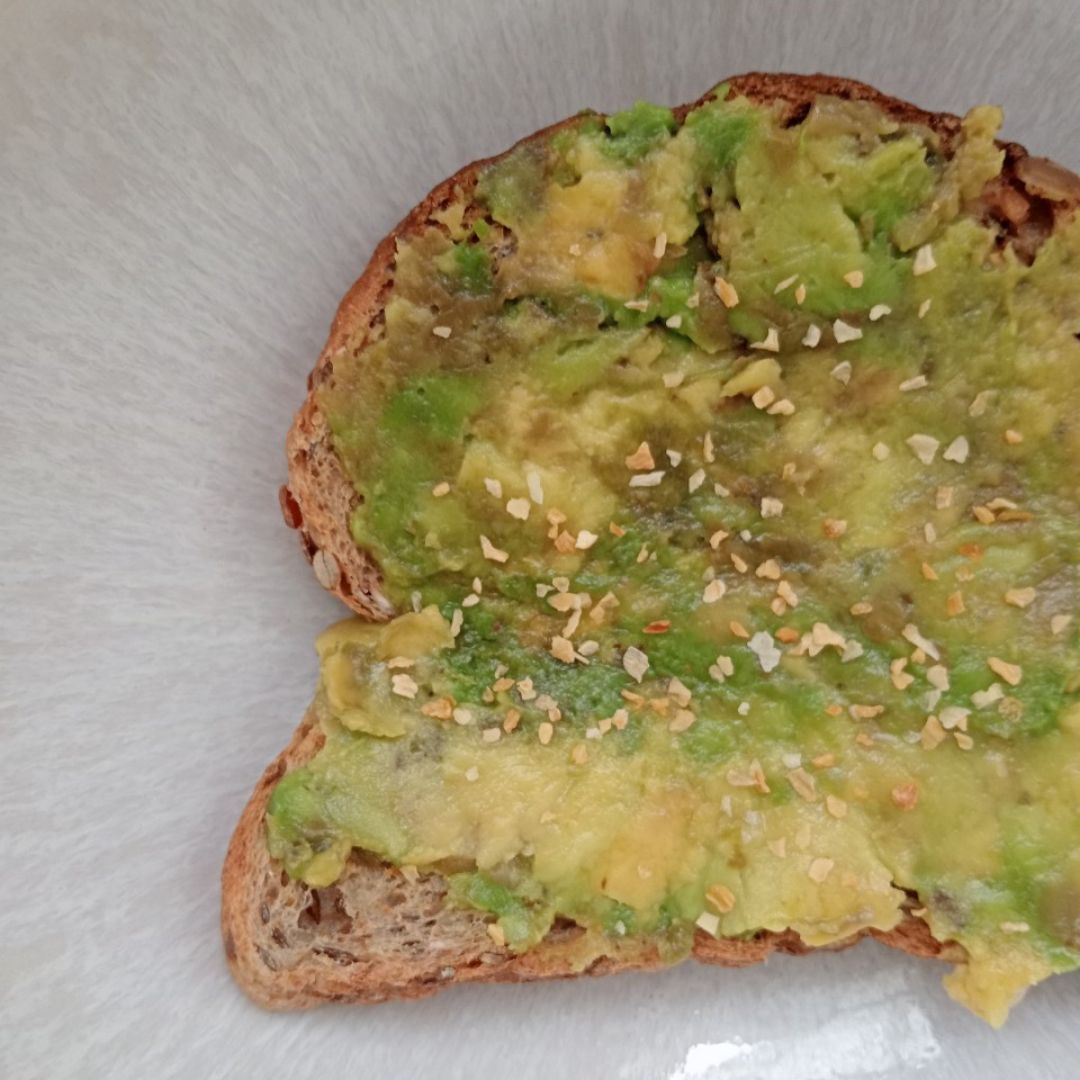 Tostada de aguacate 🥑 y cebolla en polvo 🧅 Paso 2