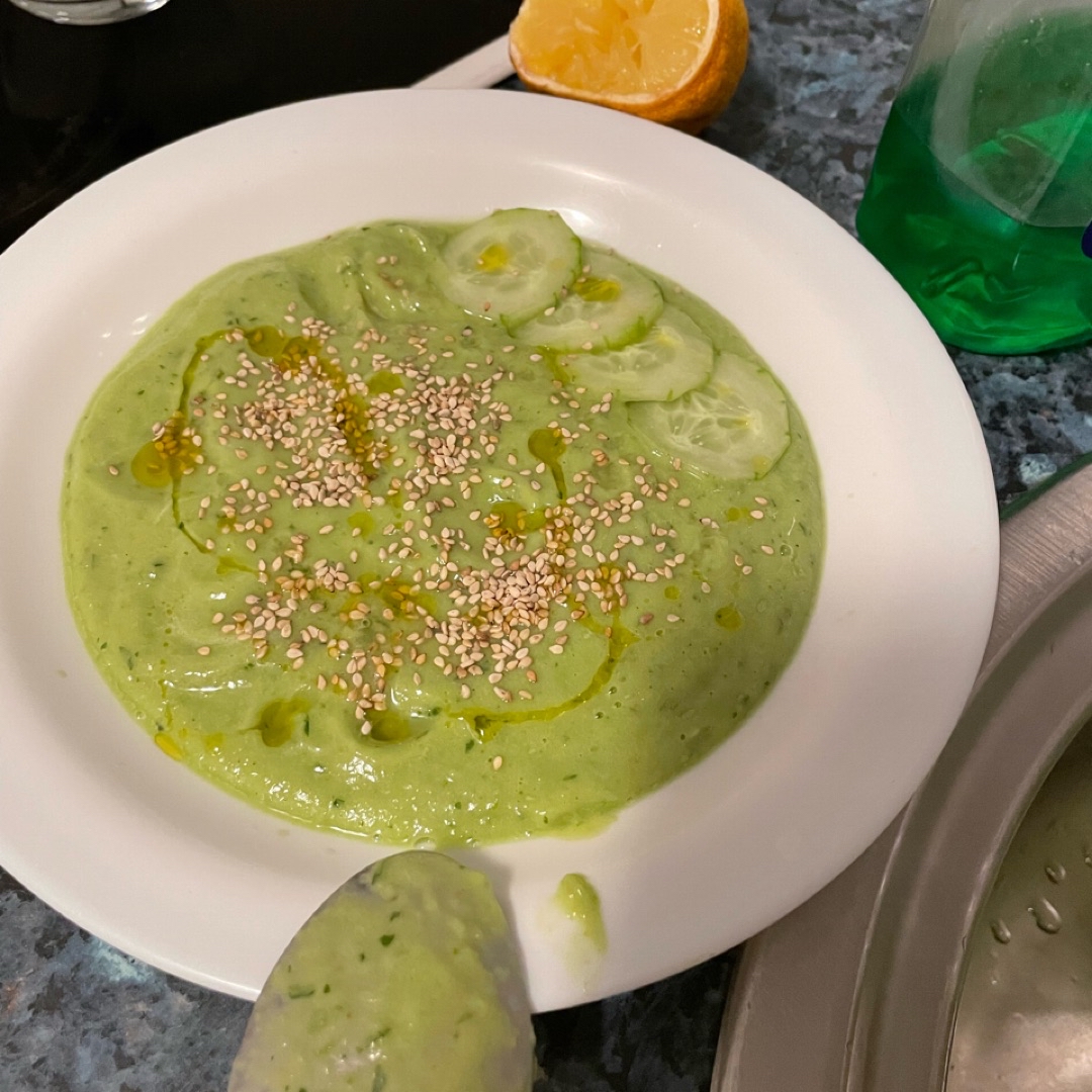 Crema fría de pepino y aguacate