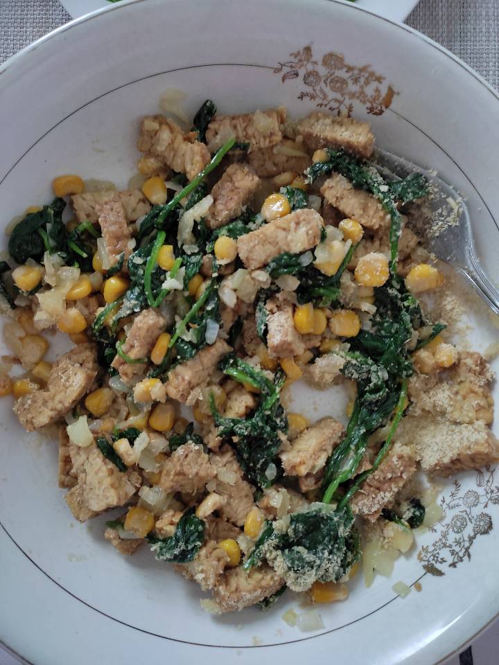 Tempeh con espinacas