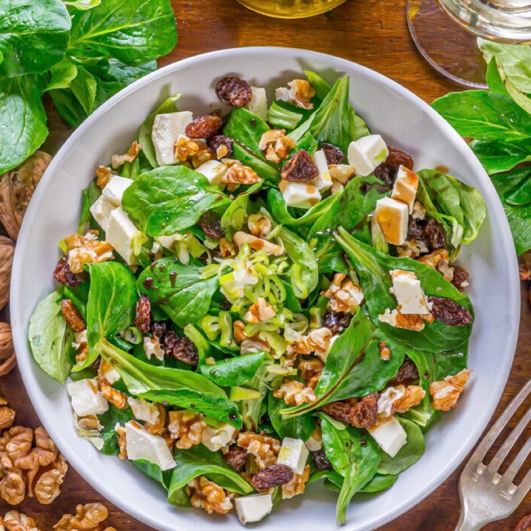 Ensalada variada de canónigos, atún, huevo y nueces 🥗🥚🐟 Ensalada variada de canónigos, atún, huevo y nueces 🥗🥚🐟