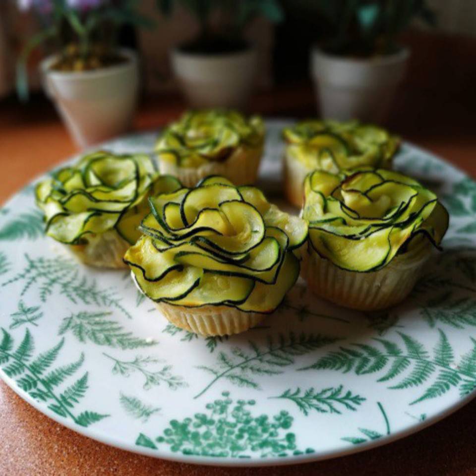 Flor de calabacin con hojaldre y queso de cabra.