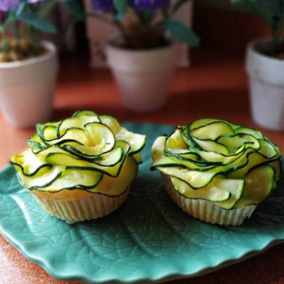 Flor de calabacin con hojaldre y queso de cabra.
