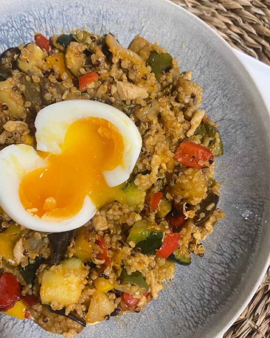 Quinoa con verduras, pollo y huevo 🤩 Quinoa con verduras, pollo y huevo 🤩