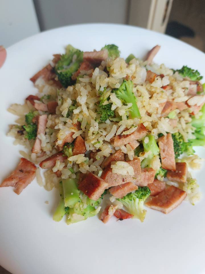 Arroz con brocoli y lomo de cerdo Arroz con brocoli y lomo de cerdo