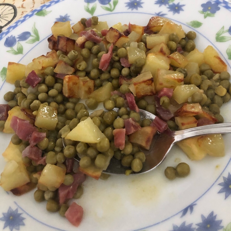 Guisantes con jamon y patatas Guisantes con jamon y patatas
