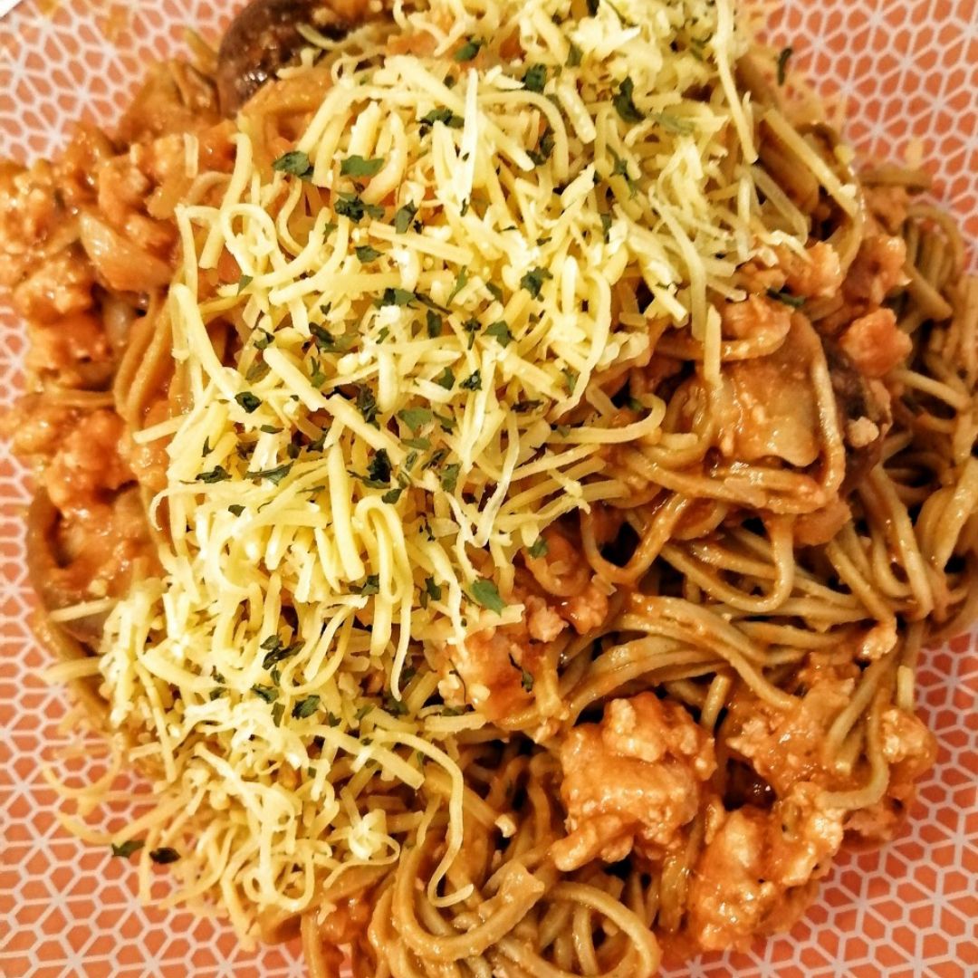 Espaguetis de edamame con boloñesa de setas y champiñones Espaguetis de edamame con boloñesa de setas y champiñones