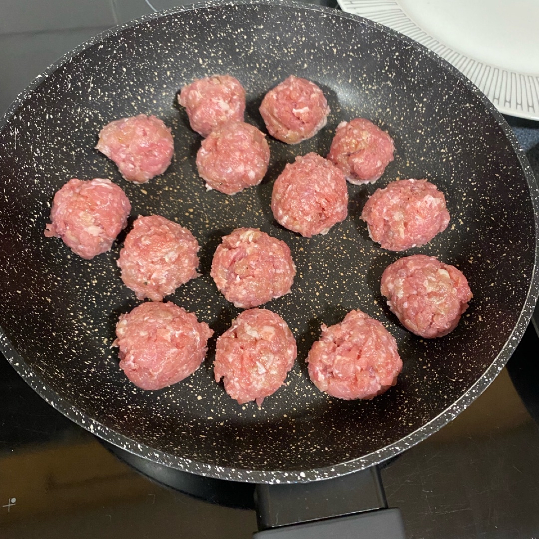 Albóndigas en salsa 🍲 Paso 0 Albóndigas en salsa 🍲 Paso 0