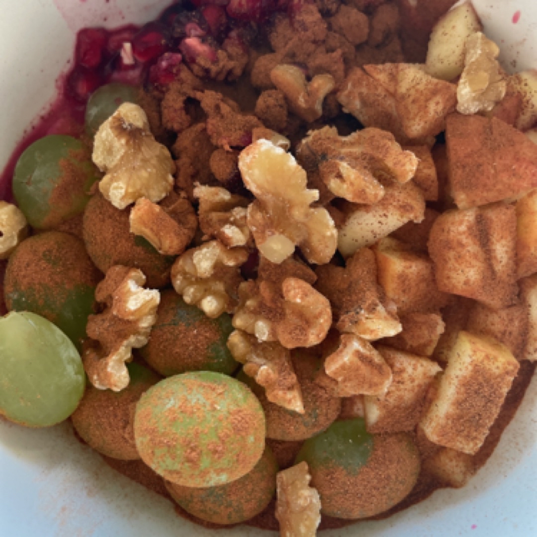 Bowl de yogurt con frutas y frutos secos Bowl de yogurt con frutas y frutos secos