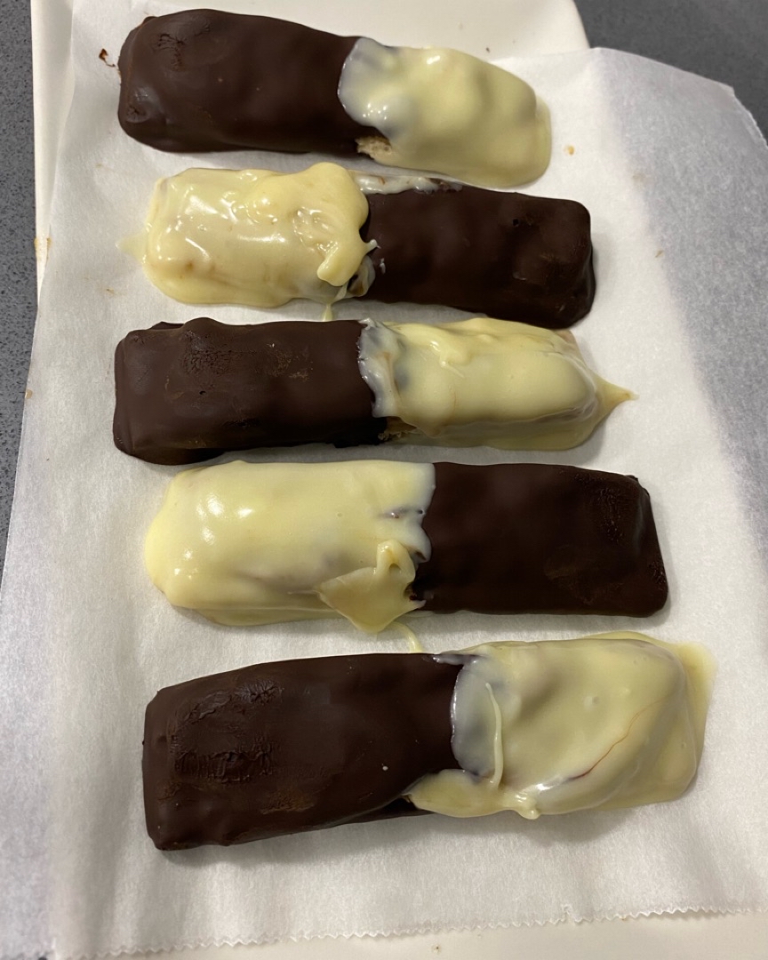 Barritas de helado de chocolate blanco y negro Barritas de helado de chocolate blanco y negro