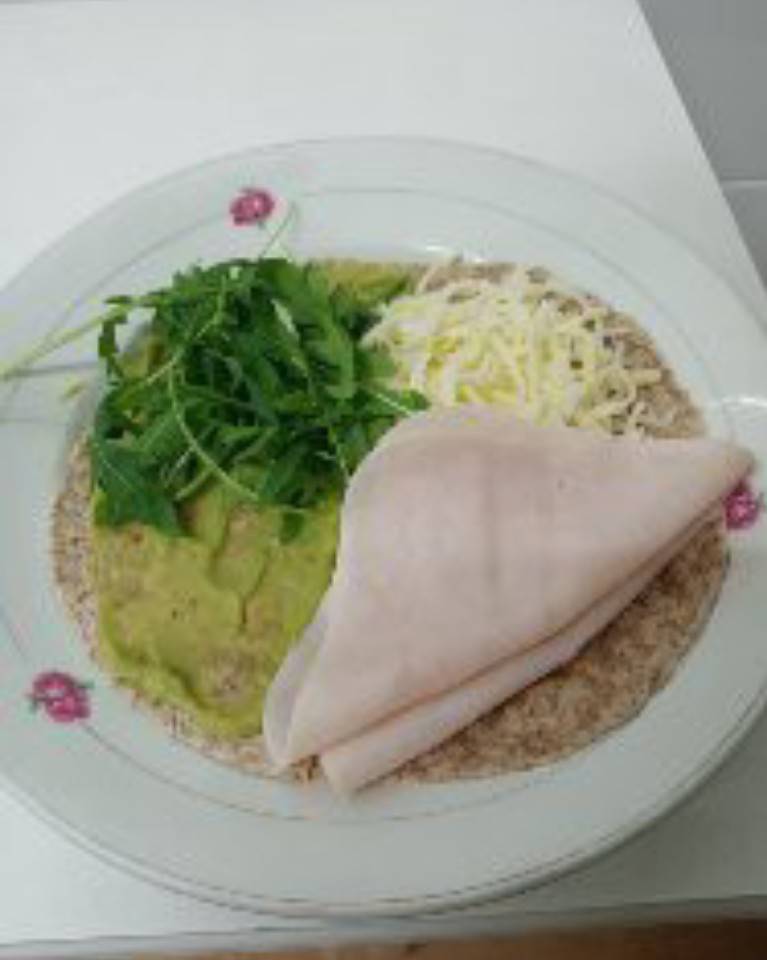 Wrap de pavo, guacamole y rúcula 