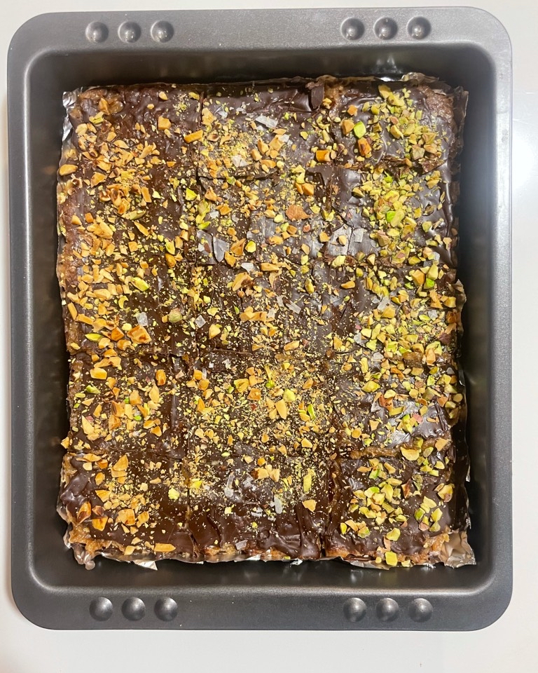 Barritas de dátil y mantequilla de cacahuete y pistacho Barritas de dátil y mantequilla de cacahuete y pistacho