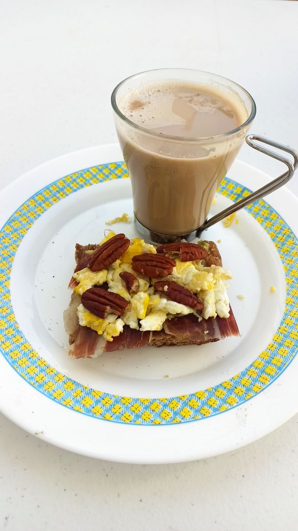 Tostadas con aguacate y jamón  Paso 1