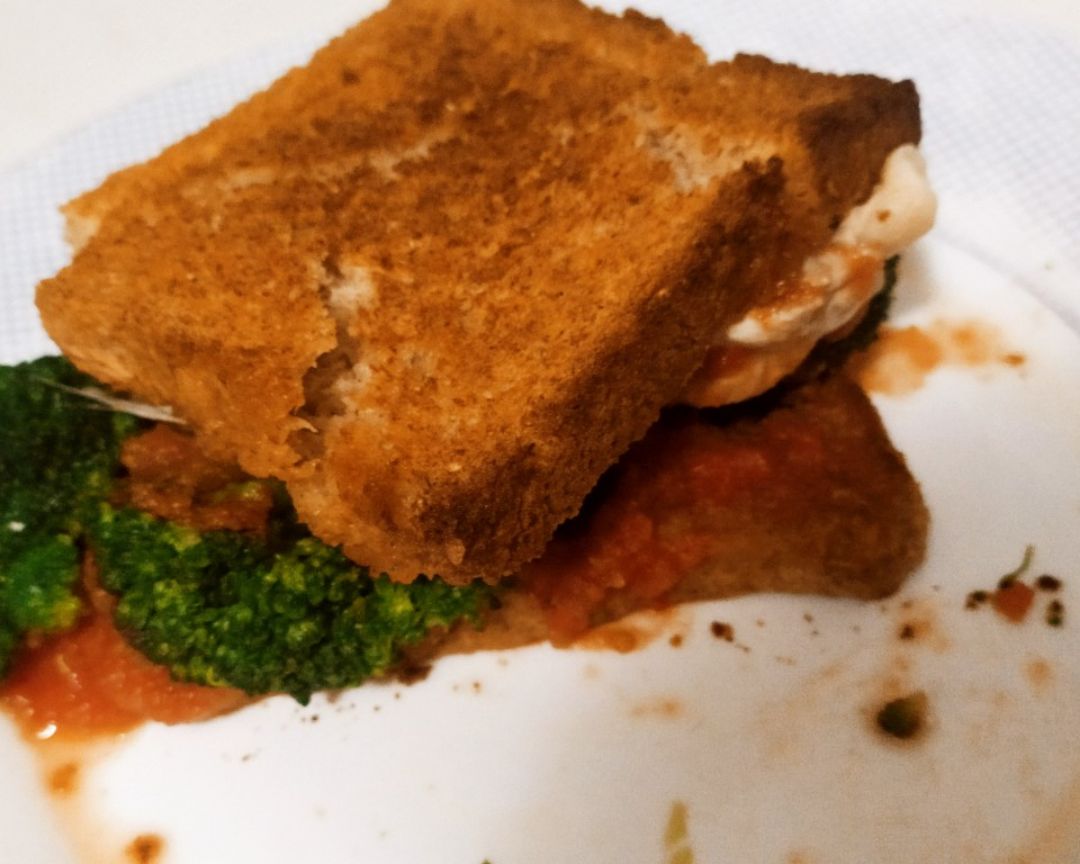 Sándwich de pollo y brócoli Sándwich de pollo y brócoli
