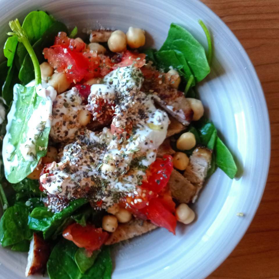 Ensalada espinacas, lomo y quinoa Ensalada espinacas, lomo y quinoa