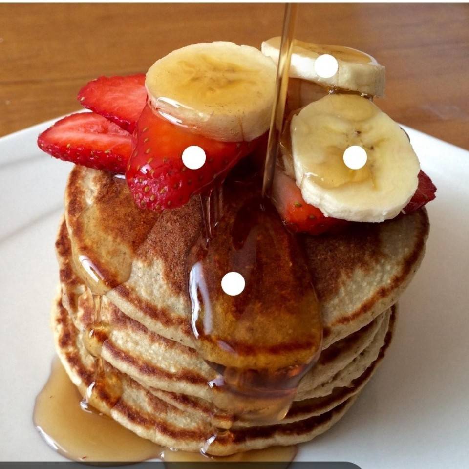 Tortitas de plátano con proteína whey y fruta Tortitas de plátano con proteína whey y fruta