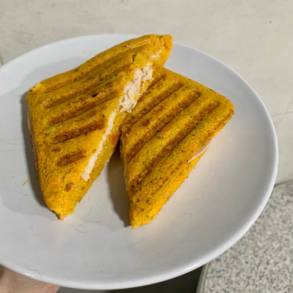 Sándwich con pan de zanahoria 🥕